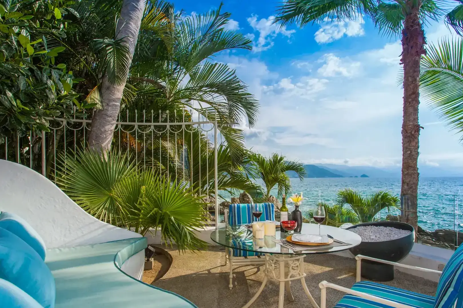 Lounge terrace over the rocks