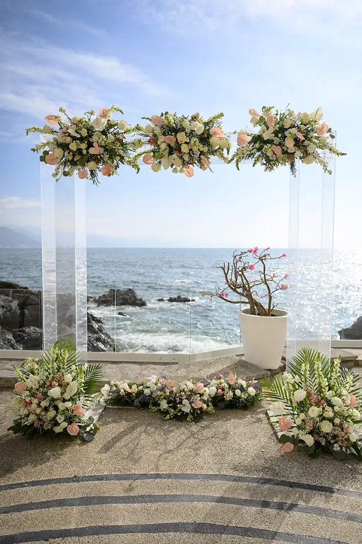 Ceremony arch with chandeliers