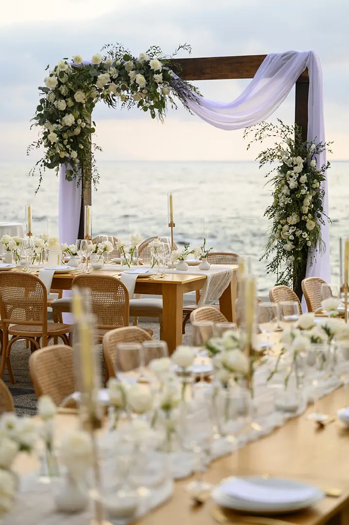 Arch over the reception table