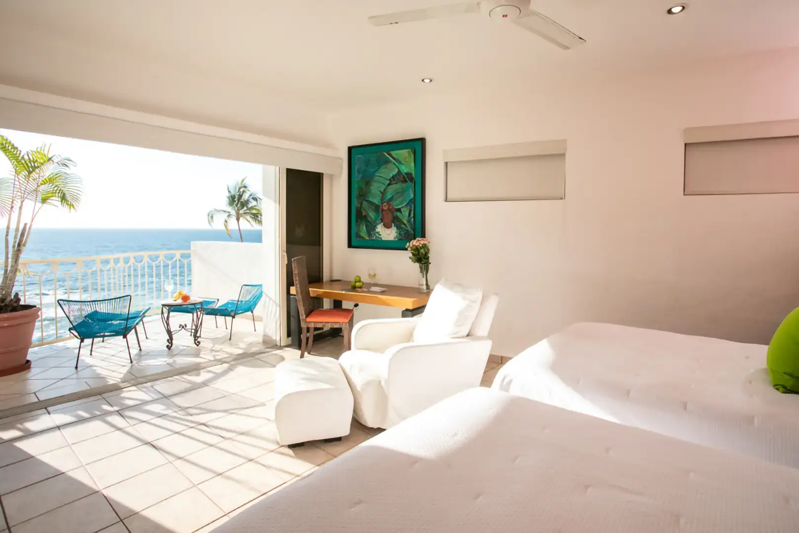 Agave Suite lounge with ocean view